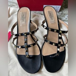 🖤 EUC Black Valentino Rockstud Kitten Heel Sandals size 38